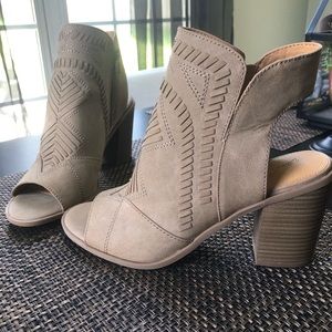 Open Toed Universal Thread Booties * Pending